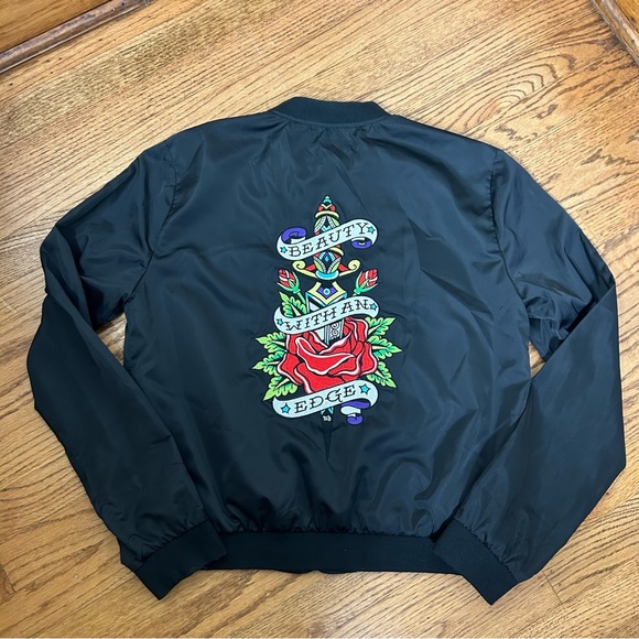 *RARE* Urban Decay Limited Edition Beauty With An Edge Bomber Jacket Size L - Picture 11 of 13